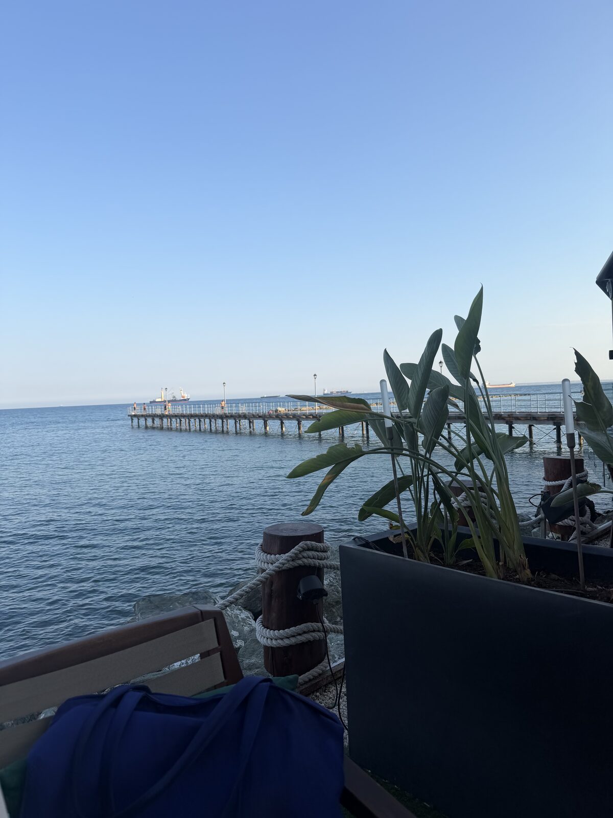Вид на море с пирсом